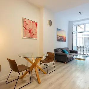 https://urbe10-plaza-de-la-constucion-premium-loft.1costadelsol.com